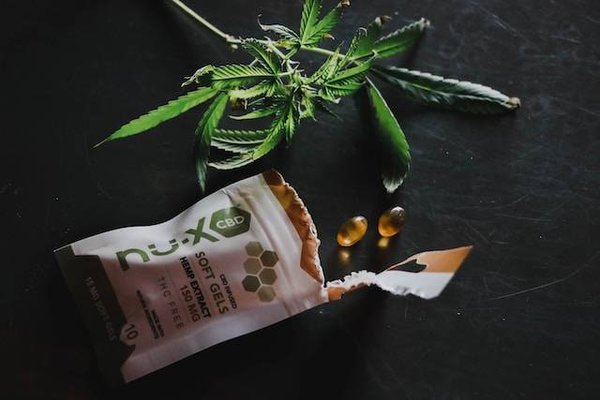 Quels sont les bienfaits du CBD pour la beauté et le bien-être et à quel prix ?